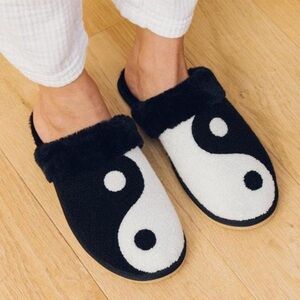 Soludos Yin and Yang Slippers NWOB Black White Anthropologie House Shoes